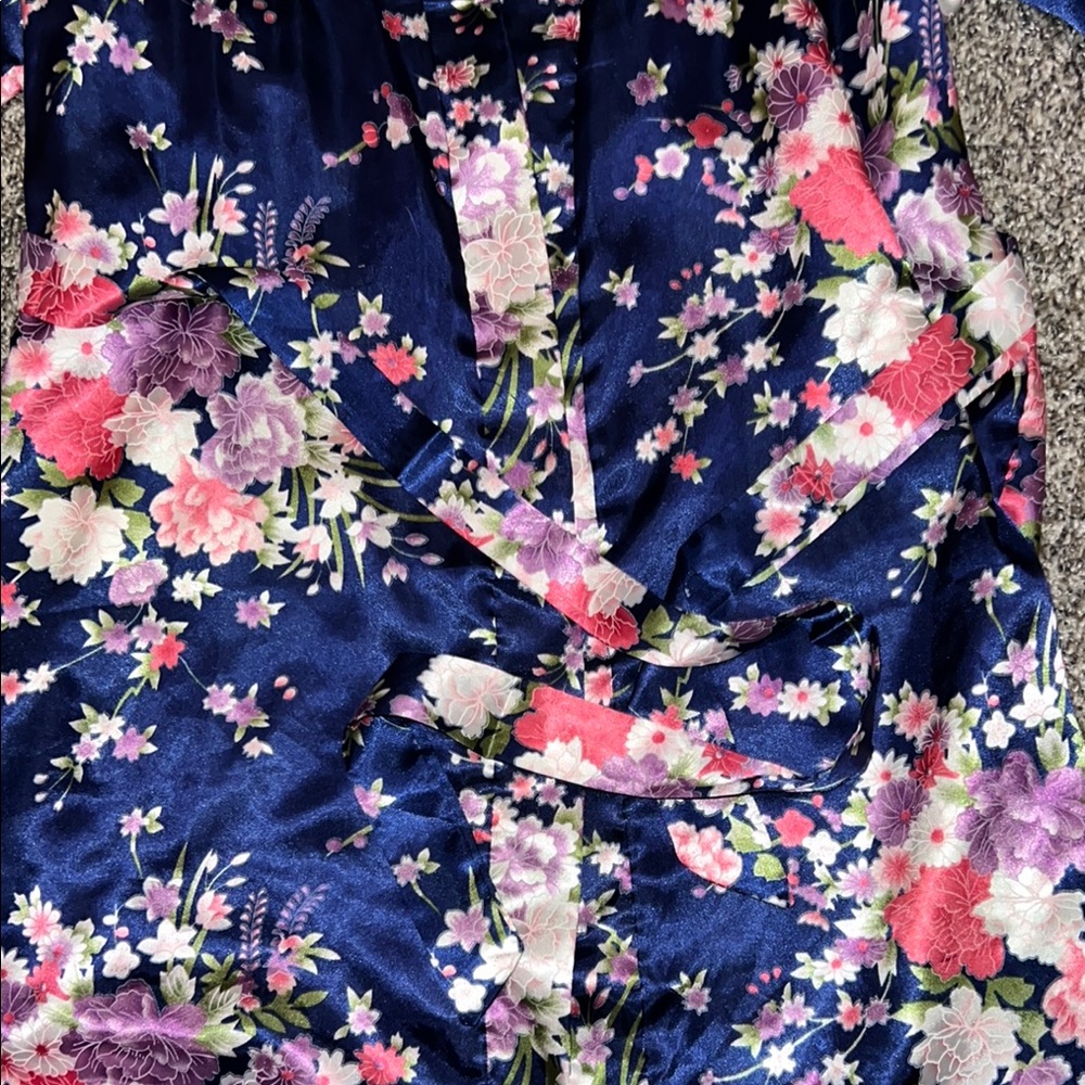 Women’s Floral Robe - Picture 2 of 4
